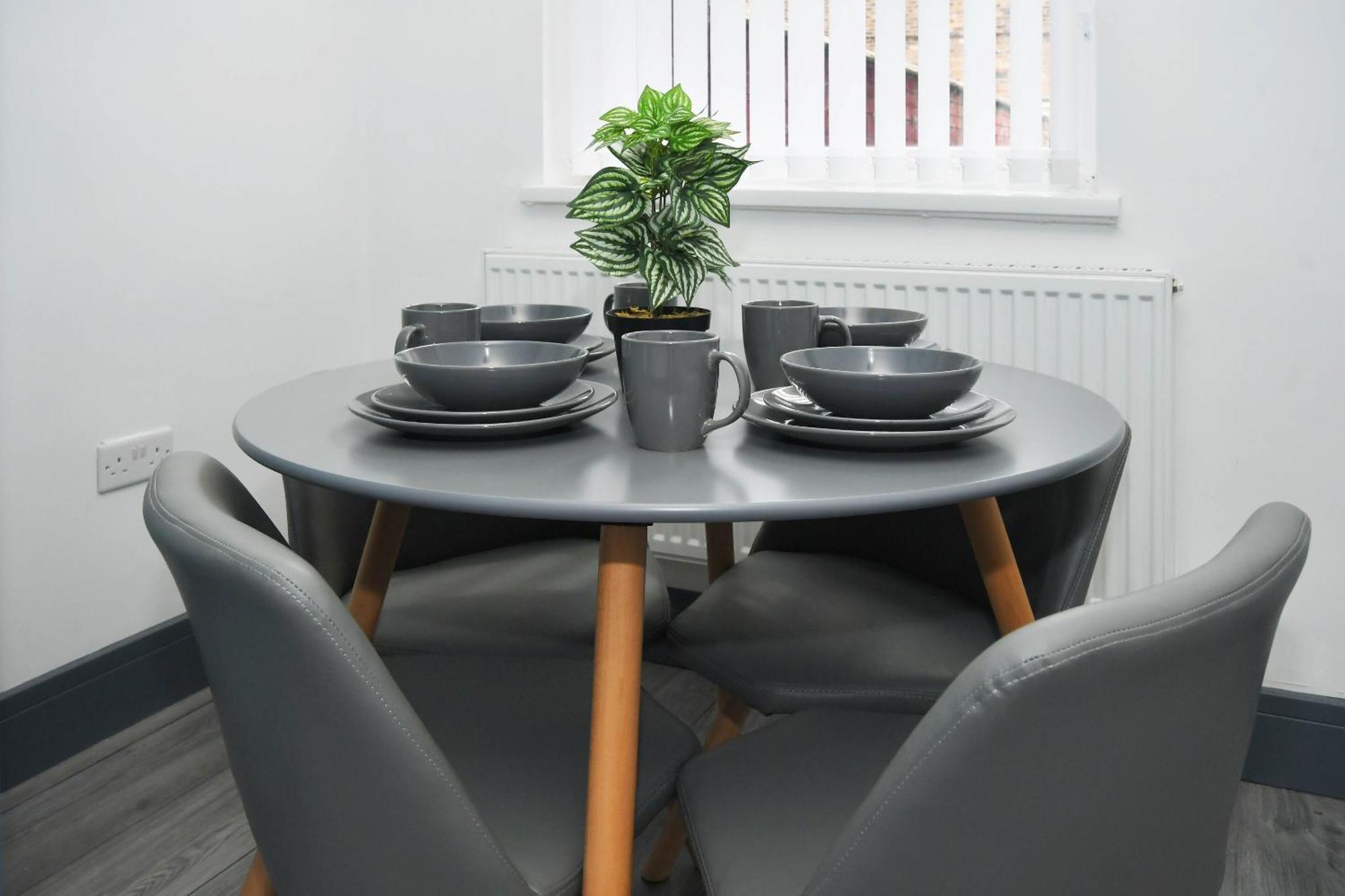 Townhouse @ Eastwood Place Stoke *