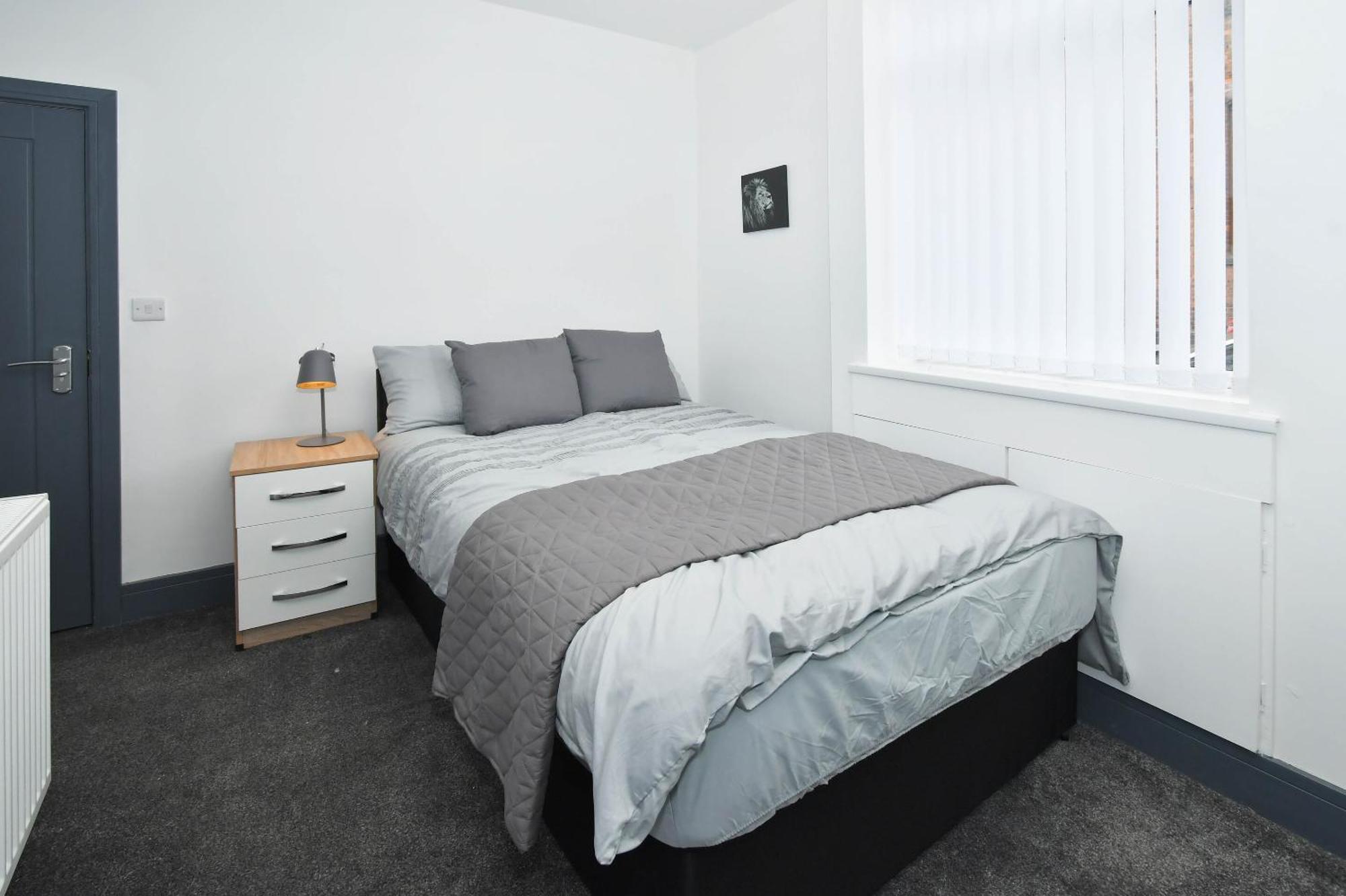 Townhouse @ Eastwood Place Stoke Holiday home